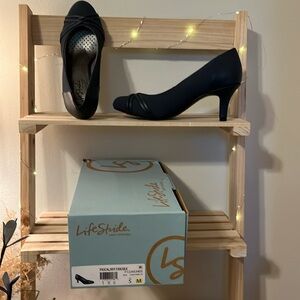 Life Stride Pascal Navy Pump
